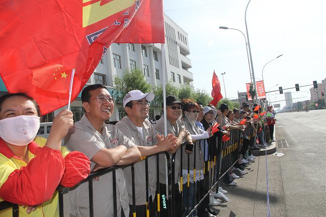 1579400396174666.jpg 鋼興公司齊心協(xié)力護(hù)航包頭首屆馬拉松賽2.jpg